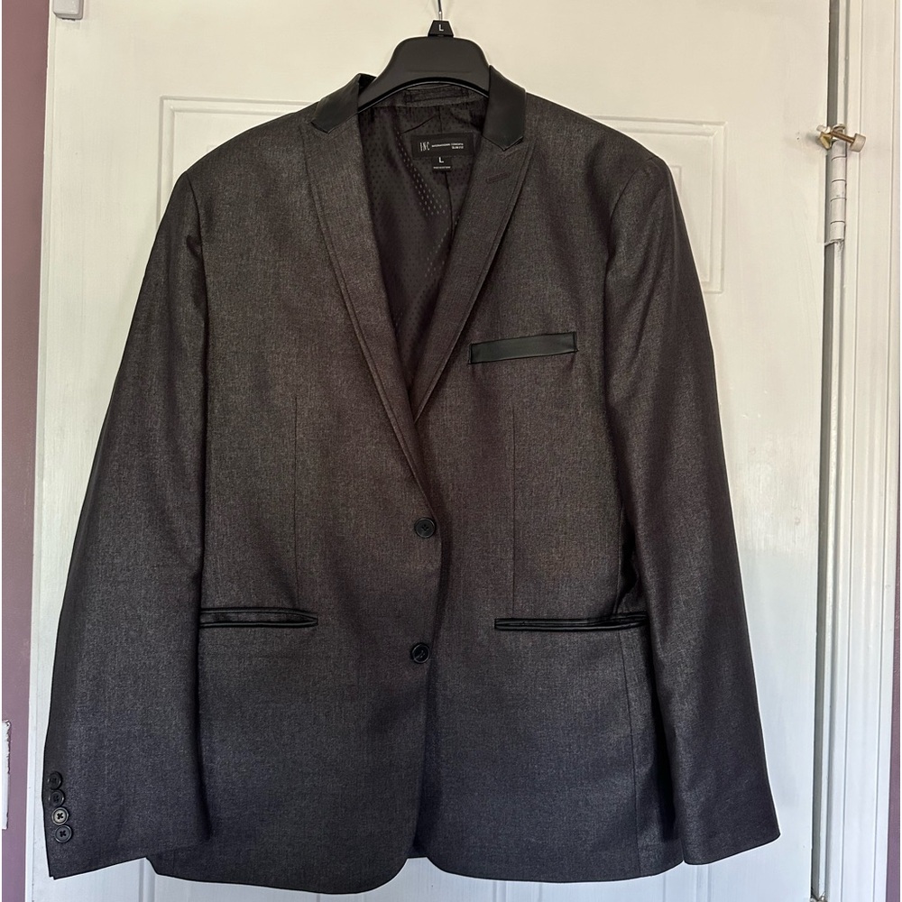 Stylish men’s blazer with leather trim